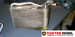 Kebocoran Evaporator ke Ventilasi Penyebab AC Mobil Kurang Dingin