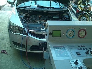 masalah dan solusi mengatasi ac mobil keluar uap
