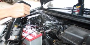tips membersihkan ruang mesin mobil