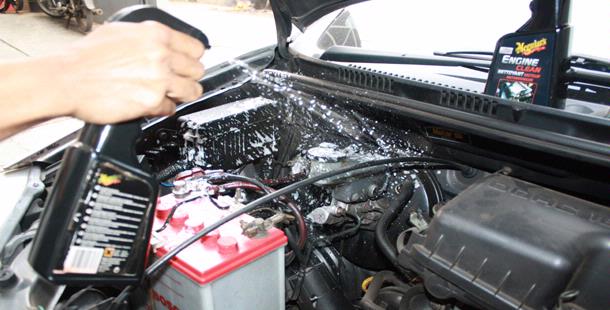tips membersihkan ruang mesin mobil