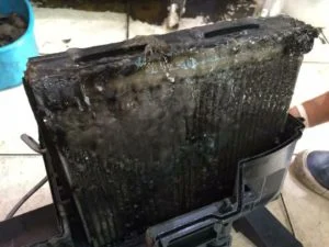 AC Mobil Panas dan Bau Asem karena penuh lendir