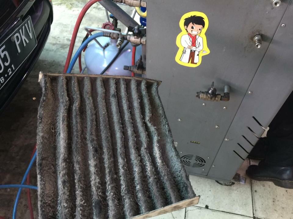 AC Mobil Panas dan Bau Asem yang mengakibatkan AC Mobil panas dan bau asem