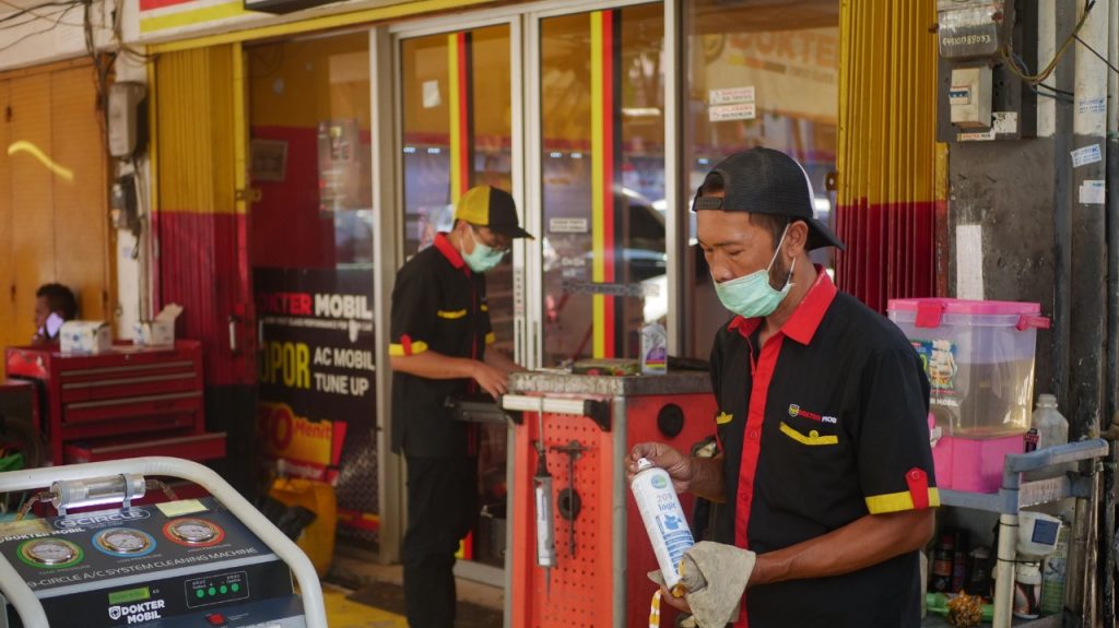 Freon AC Mobil Tercampur Asap Rokok