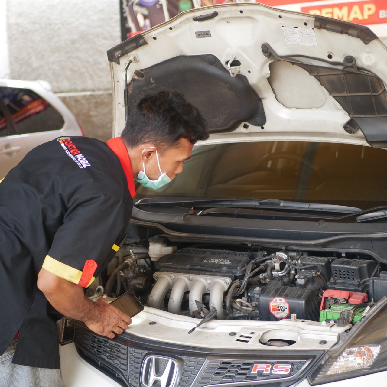AC Mobil Bau Asap Knalpot