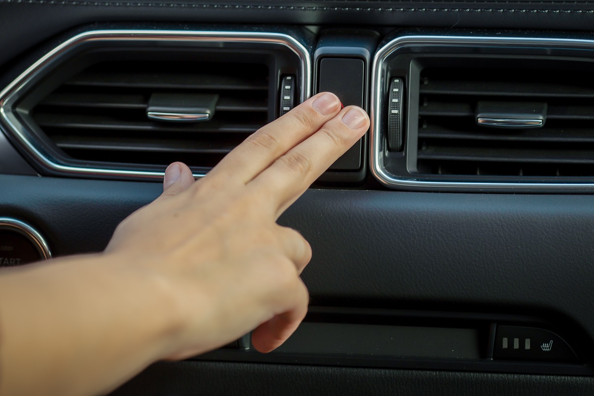 AC Mobil Tidak Dingin Dan Bunyi