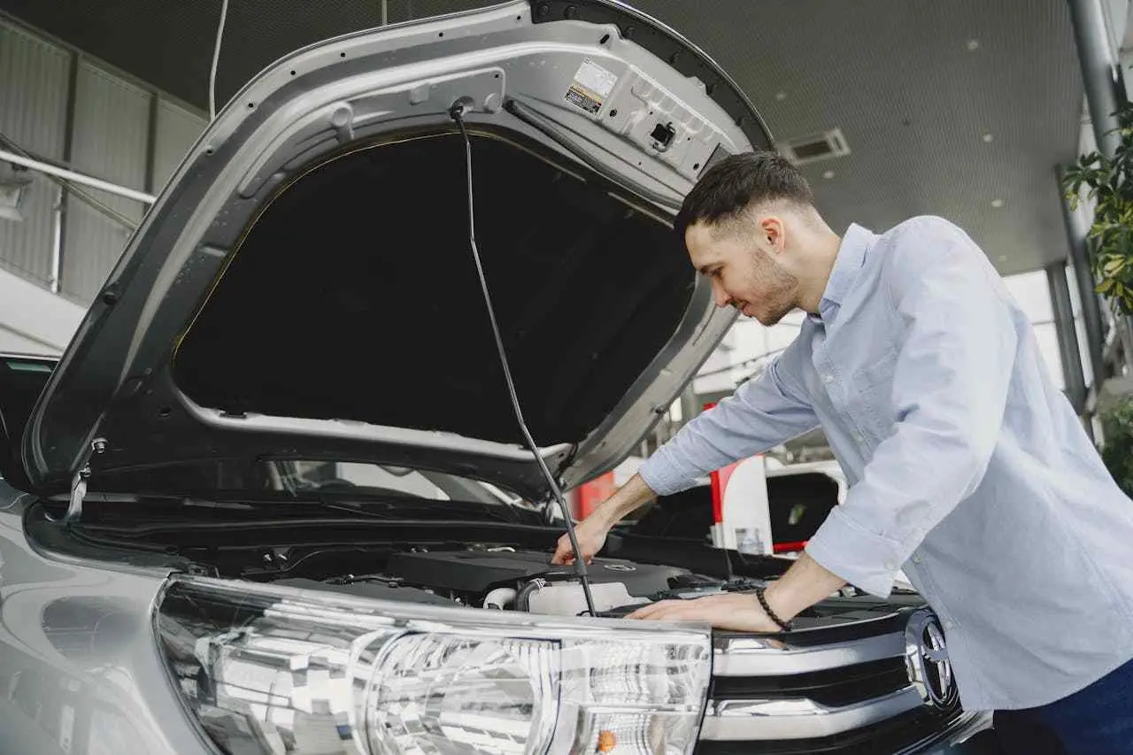 Penyebab Mobil Ngempos saat Panas dan Solusinya