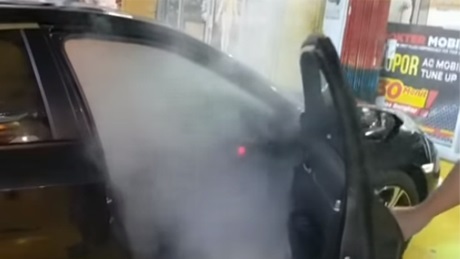 Pemfoggingan Mobil untuk Hilangkan Bau