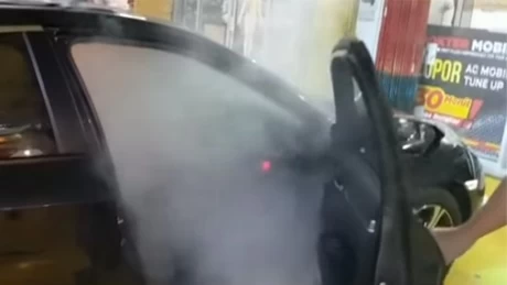 Pemfoggingan Mobil untuk Hilangkan Bau