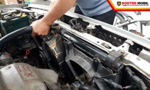 Banyak Orang Yang Abai Karena Kurang Paham Cara Merawat Radiator Mobil Padahal Radiator Sangat Penting untuk Mencegah Overheating