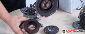 Seluruh Komponen Magnetic Clutch Harus Dalam Keadaan Baik Sehingga Kemagnetannya Tetap Ada Walaupun Terkena Panas Matahari