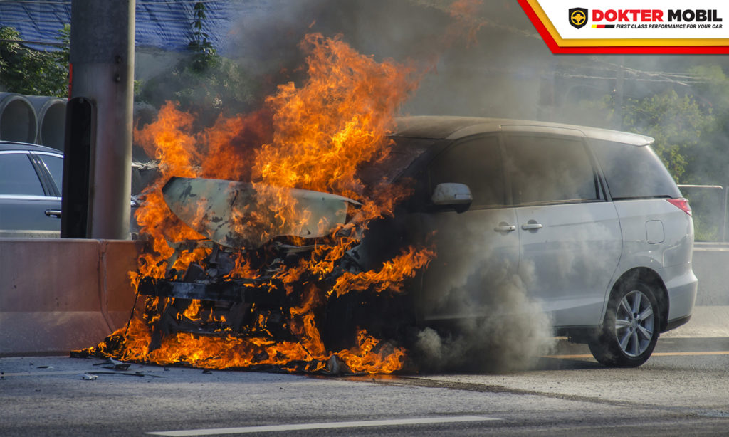 Kupas Tuntas Penyebab Umum Mobil Terbakar, Cegah Segera