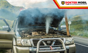 Kebiasaan Menggunakan Air Biasa Sebagai Coolant Menjadi Penyebab Mesin Mobil Sering Panas