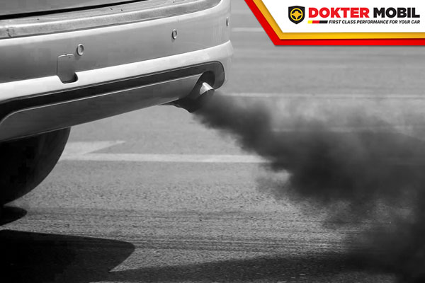 Knalpot Mobil Keluar Asap Hitam