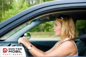 mobil tersendat saat akselerasi