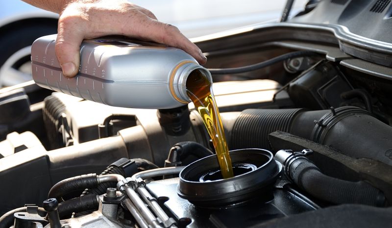 biaya perbaikan oli mesin mobil rembes