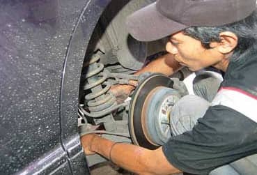 merawat kaki kaki mobil