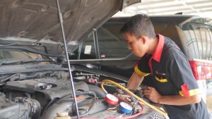 Merawat Kaca Mobil