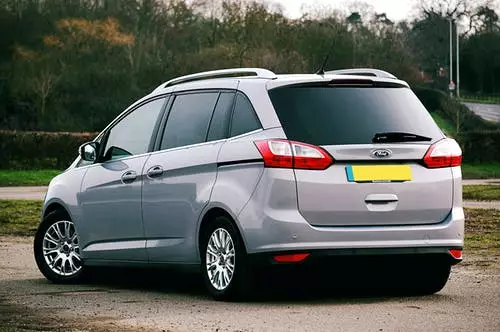 Mobil Hatchback Paling Laku