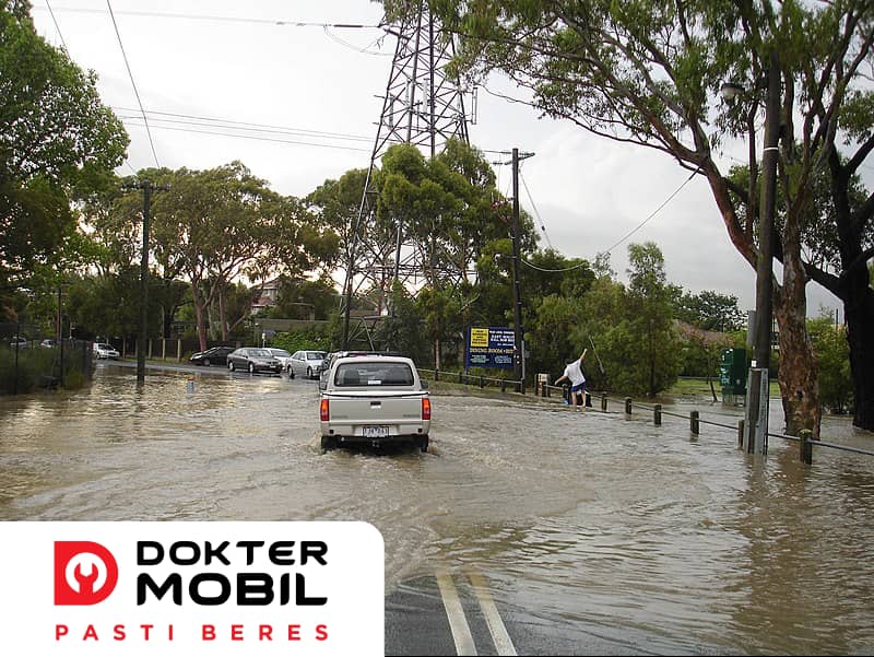 perawatan mobil pasca banjir (2)
