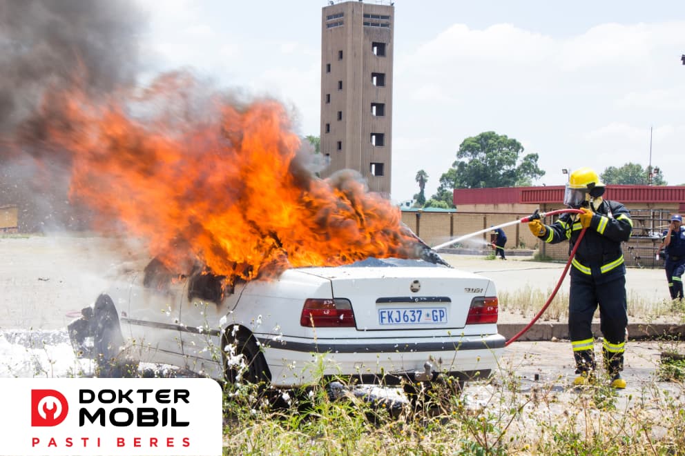 penyebab mobil terbakar
