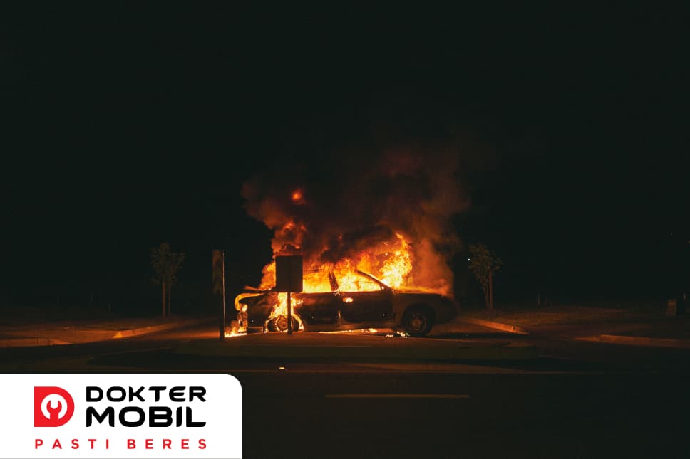 penyebab mobil terbakar