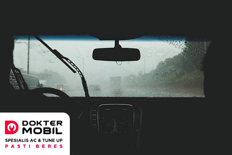 Menyalakan AC Mobil saat Hujan, Bolehkah