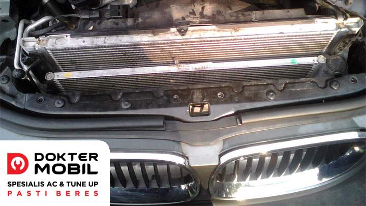 Penampakan Kondensor AC Mobil, Masalah Umum yang Terjadi Terkait dengan Perbedaan Evaporator dan Kondensor AC Mobil