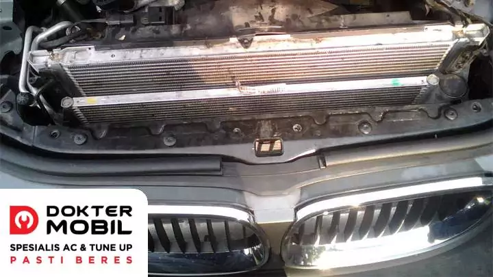Penampakan Kondensor AC Mobil, Masalah Umum yang Terjadi Terkait dengan Perbedaan Evaporator dan Kondensor AC Mobil