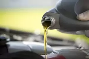5 Efek Buruk Akibat Oli Mesin Terlalu Kental