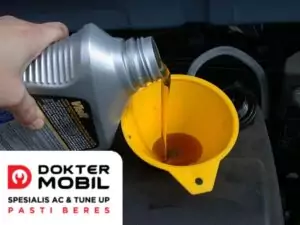 5 Sisi Perbedaan Oli Mesin dan Oli Transmisi Mobil