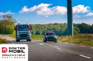 6 Cara Menyalip dengan Mobil Matic