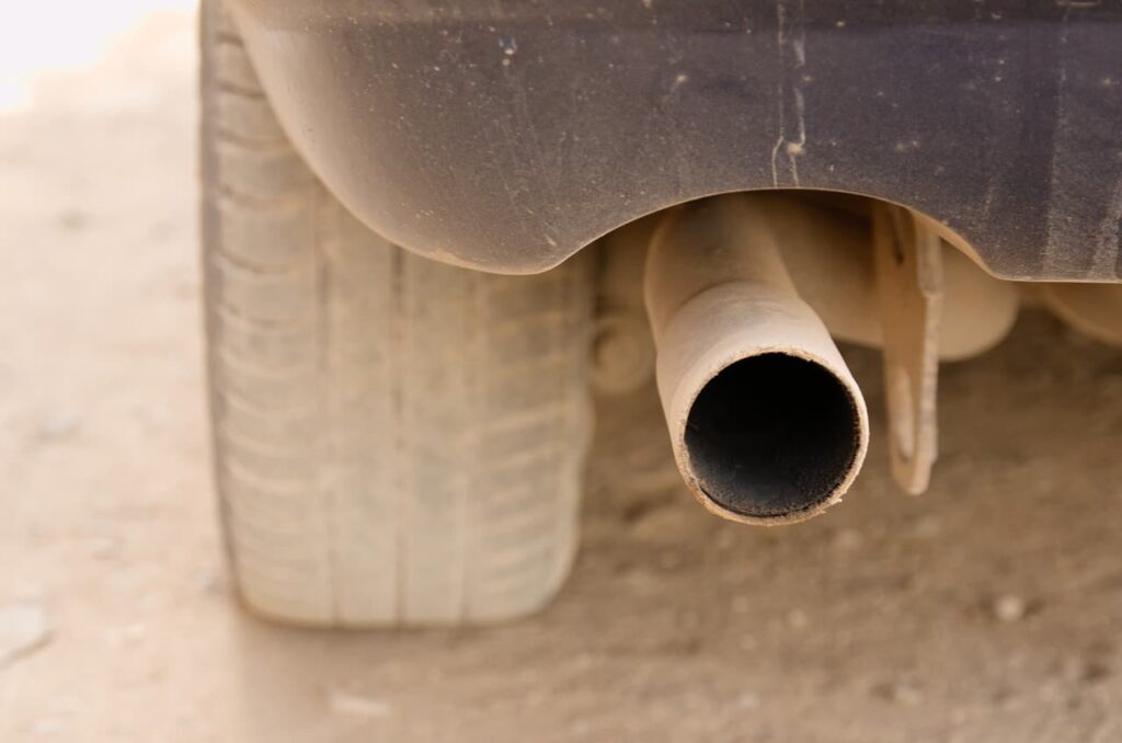Knalpot Mobil Keluar Air, Apakah Wajar