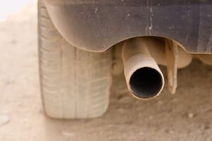 Knalpot Mobil Keluar Air, Apakah Wajar