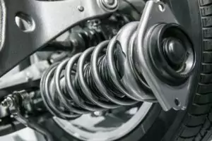 5 Penyebab Suspensi Mobil Bunyi, Depan & Belakang
