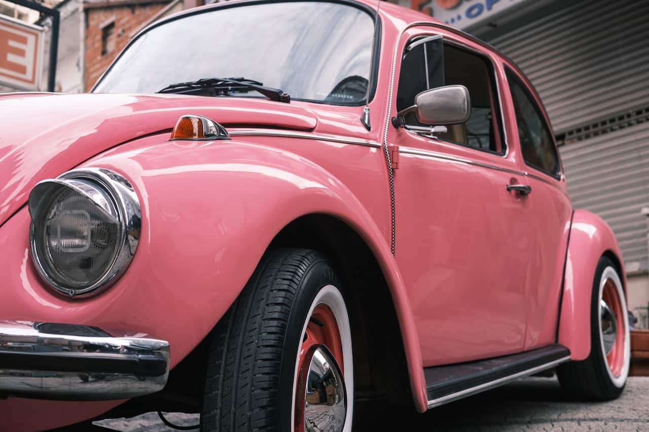 5 Rekomendasi Mobil Bernuansa Valentine