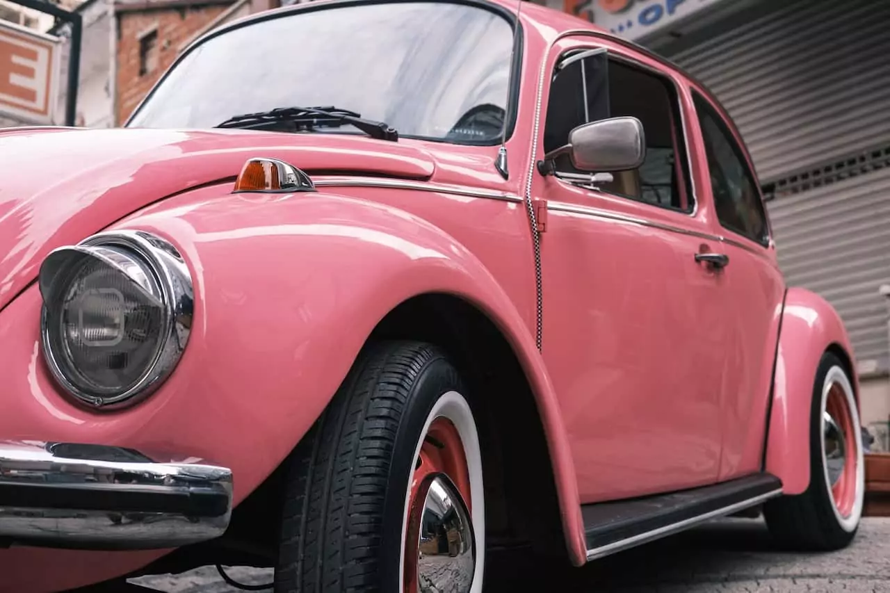 5 Rekomendasi Mobil Bernuansa Valentine