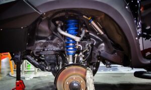 8 Cara Membuat Shockbreaker Mobil Empuk, Mudah Banget!