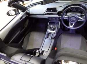 Cara Menyalakan Mobil Manual yang Tepat dan Aman