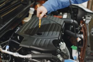 Hati-hati! Ini Efek Buruk Oli Mesin Mobil Kemasukan Air