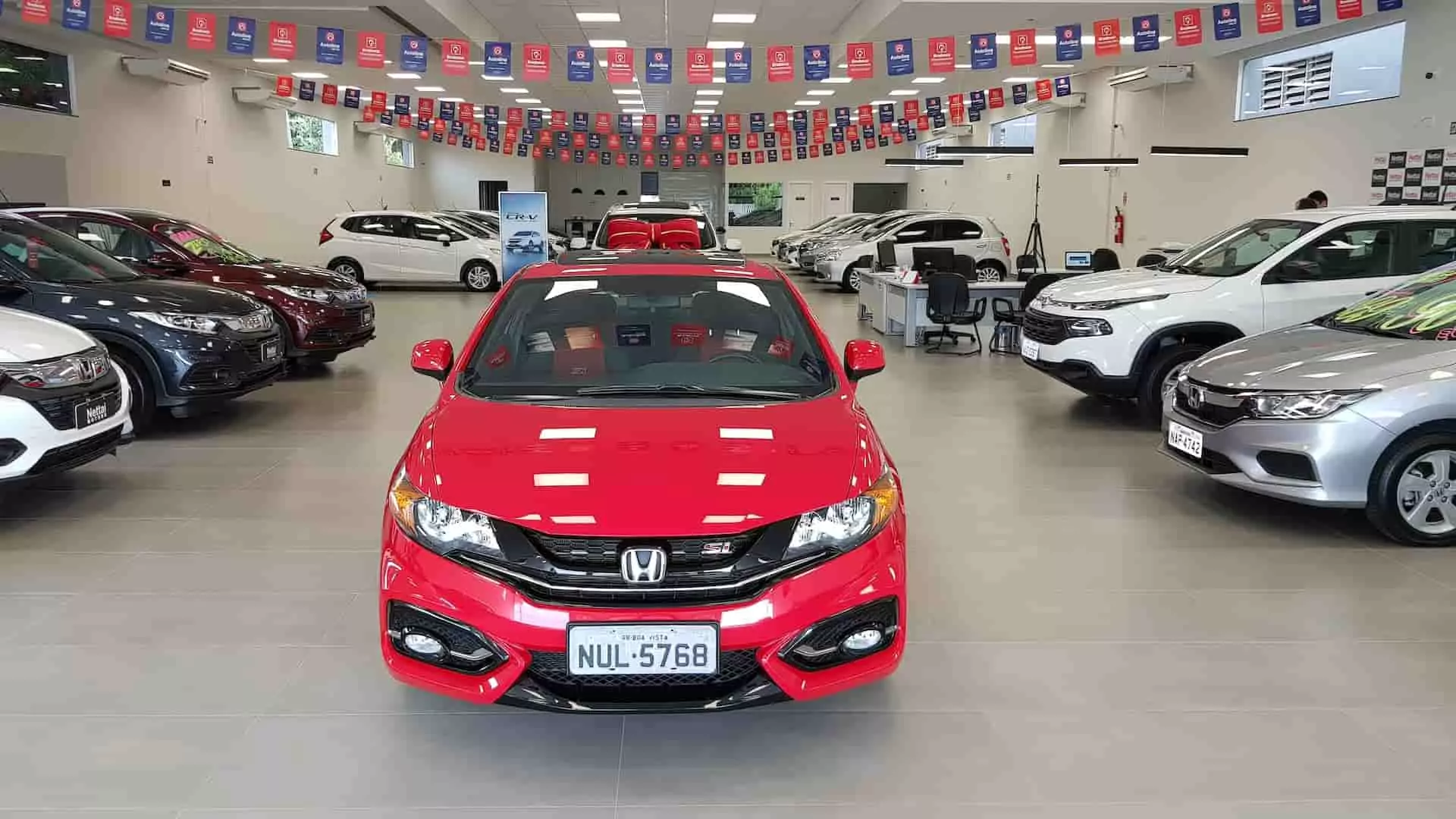 Mending Beli Mobil Bekas atau LCGC Baru
