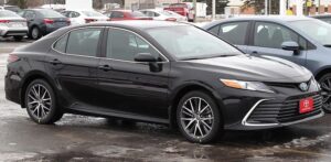 Mobil Toyota Camry Hybrid Bekas