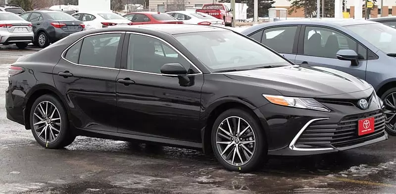 Mobil Toyota Camry Hybrid Bekas