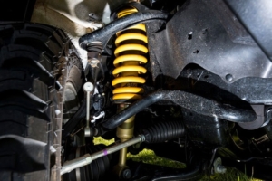 4 Cara Mengatasi Suspensi Mobil Keras, Dijamin Empuk Lagi