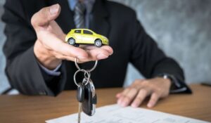 Beli Mobil Bekas Cash atau Kredit, Mana Lebih Untung