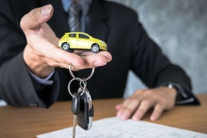 Beli Mobil Bekas Cash atau Kredit, Mana Lebih Untung?