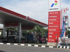 Efek Buruk Mencampur Pertamax dan Pertalite pada Mobil