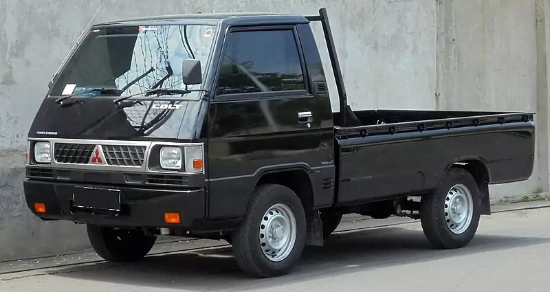 Mobil Mitsubishi L300 Bekas