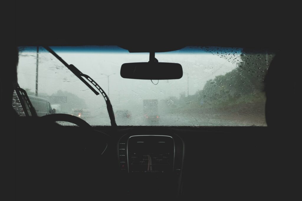Setelan AC Mobil saat Hujan yang Tepat Agar Tak Mudah Berembun
