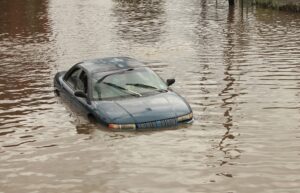 5 Cara Cek Mobil Bekas Banjir yang Teliti & Benar