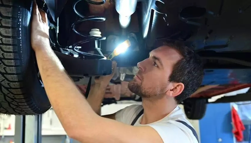 5 Tanda Kapan Ganti Shockbreaker Mobil yang Tepat, Wajib Tau!